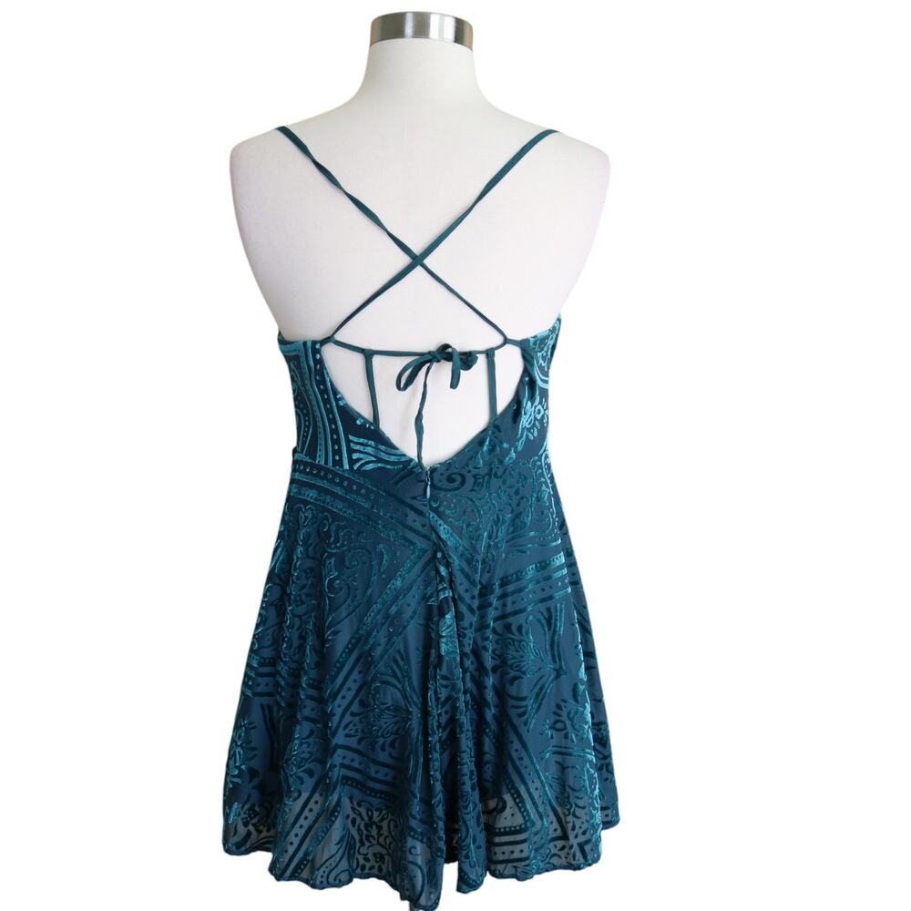 Urban Outfitters Womens Lexi Velvet Cowl Neck Mini Dress Size Medium Green Swing - Picture 5 of 14